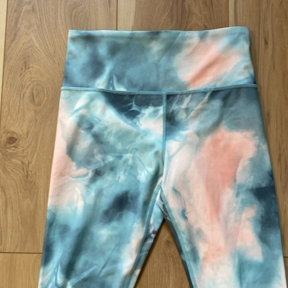 Athleta Women’s size Small ElationPrint 7/8 - Picture 2 of 7